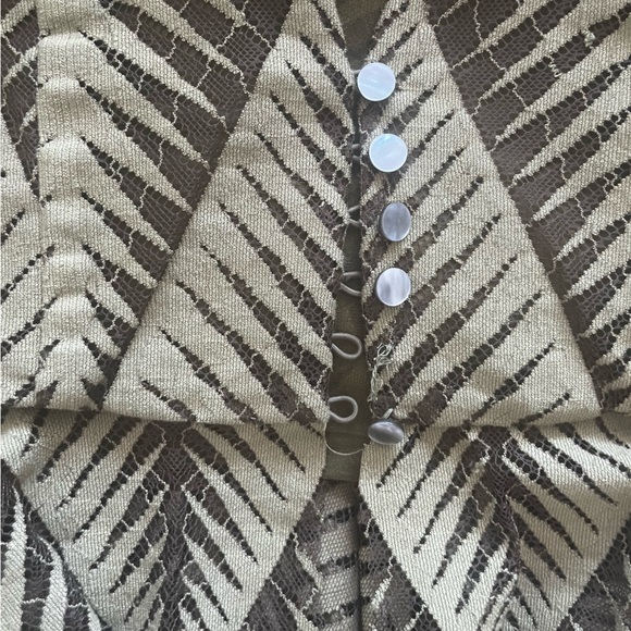 Cute top - Picture 3 of 3